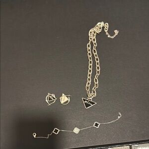 Elegant Silver Necklace with Intricate Detailing